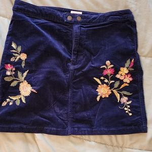 Corduroy Embroidered floral mini skirt.